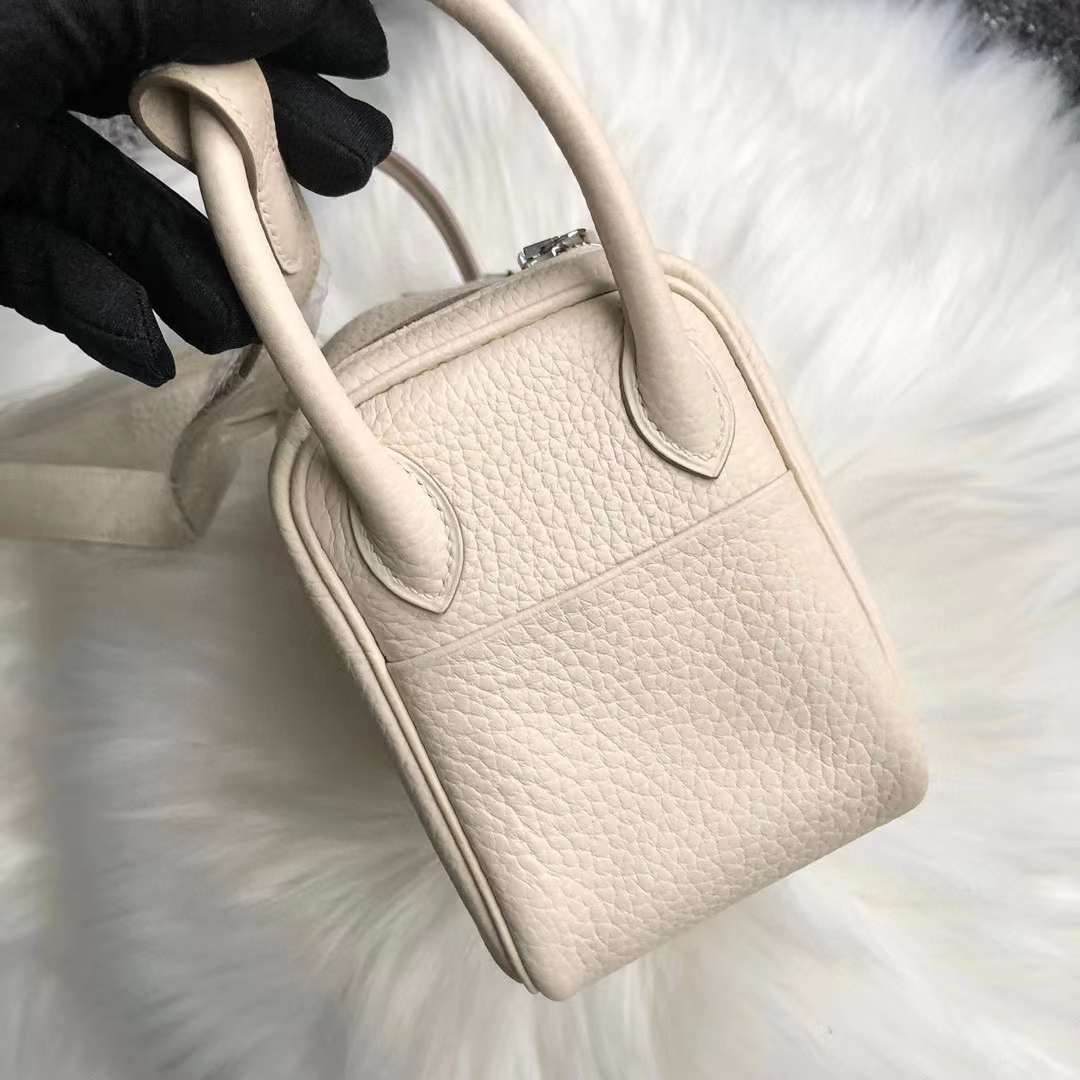 Hermès（爱马仕）Mini Lindy 迷你琳迪包 Clemence 原厂进口大牛皮 Ck10 奶昔白 银扣 19cm 全手工蜡线缝制 Phw