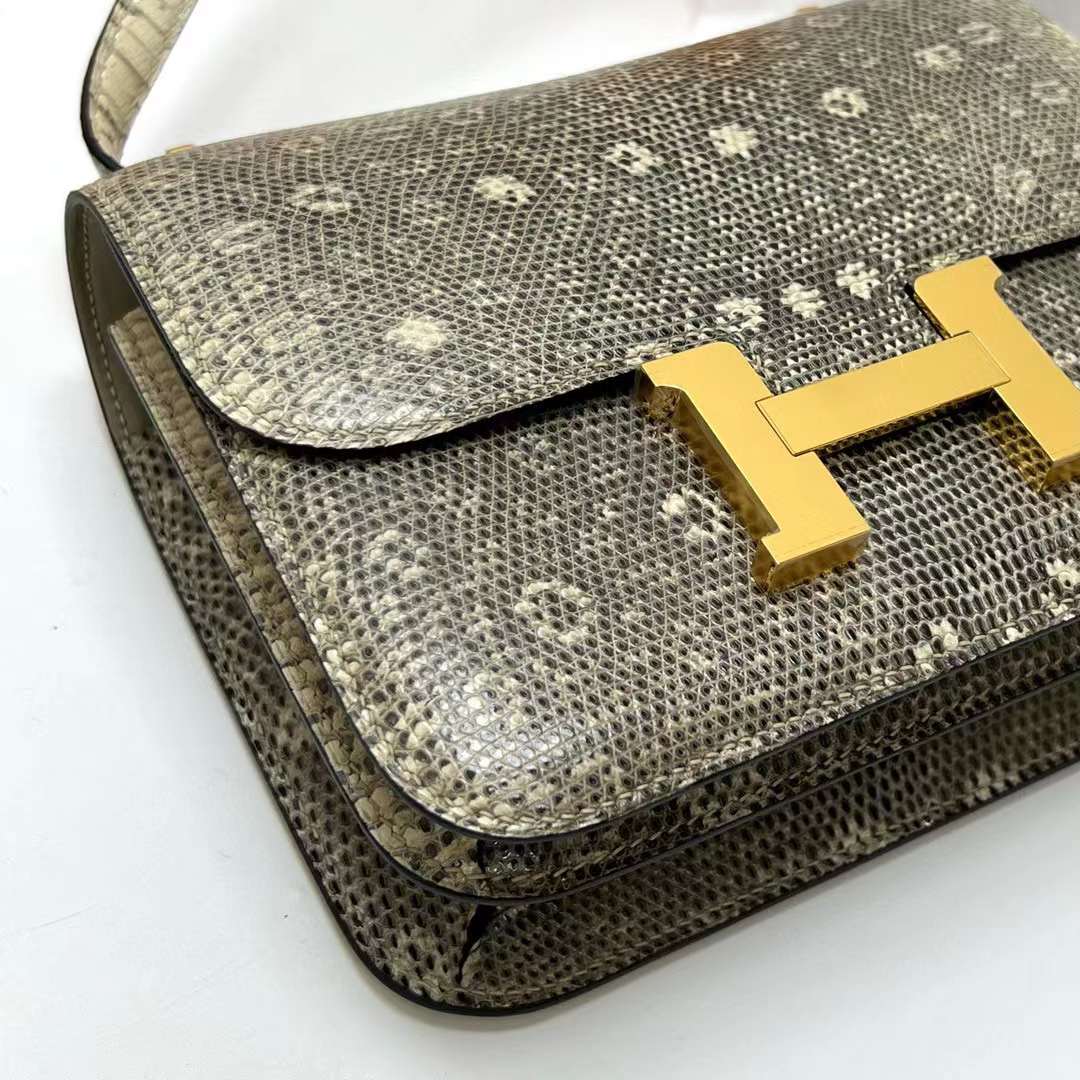 Hermès（爱马仕）Constance 康康 Lizard 进口蜥蜴皮 自然色 金扣 19cm 全手工蜡线缝制 Ghw