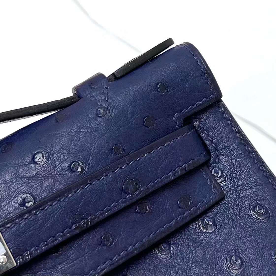 Hermès（爱马仕）Mini Kelly Pochette Ostrich 鸵鸟皮 Ck73 宝石蓝 银扣 22cm 全手工蜡线缝制 Phw