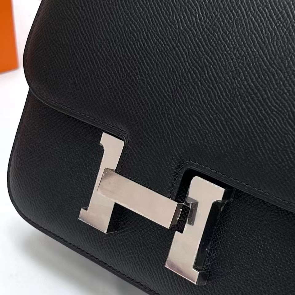 Hermès（爱马仕）Constance 空姐包 Epsom Ck89 黑色 银扣 19cm 全手工蜡线缝制 Phw