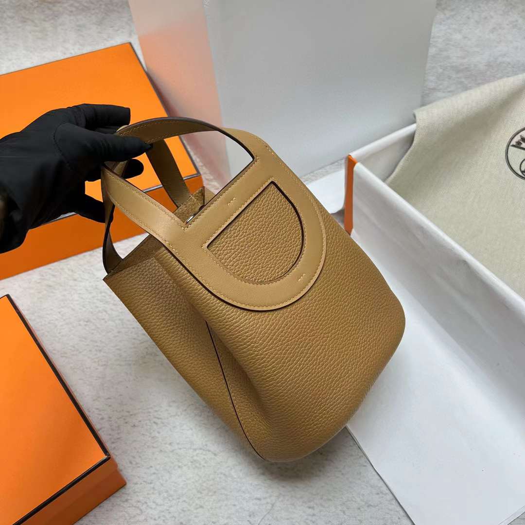 Hermès（爱马仕）In The Loop 猪鼻子 菜篮子 Clemence 拼 Swift 4B 饼干色 银扣 18cm 全手工蜡线缝制 Phw