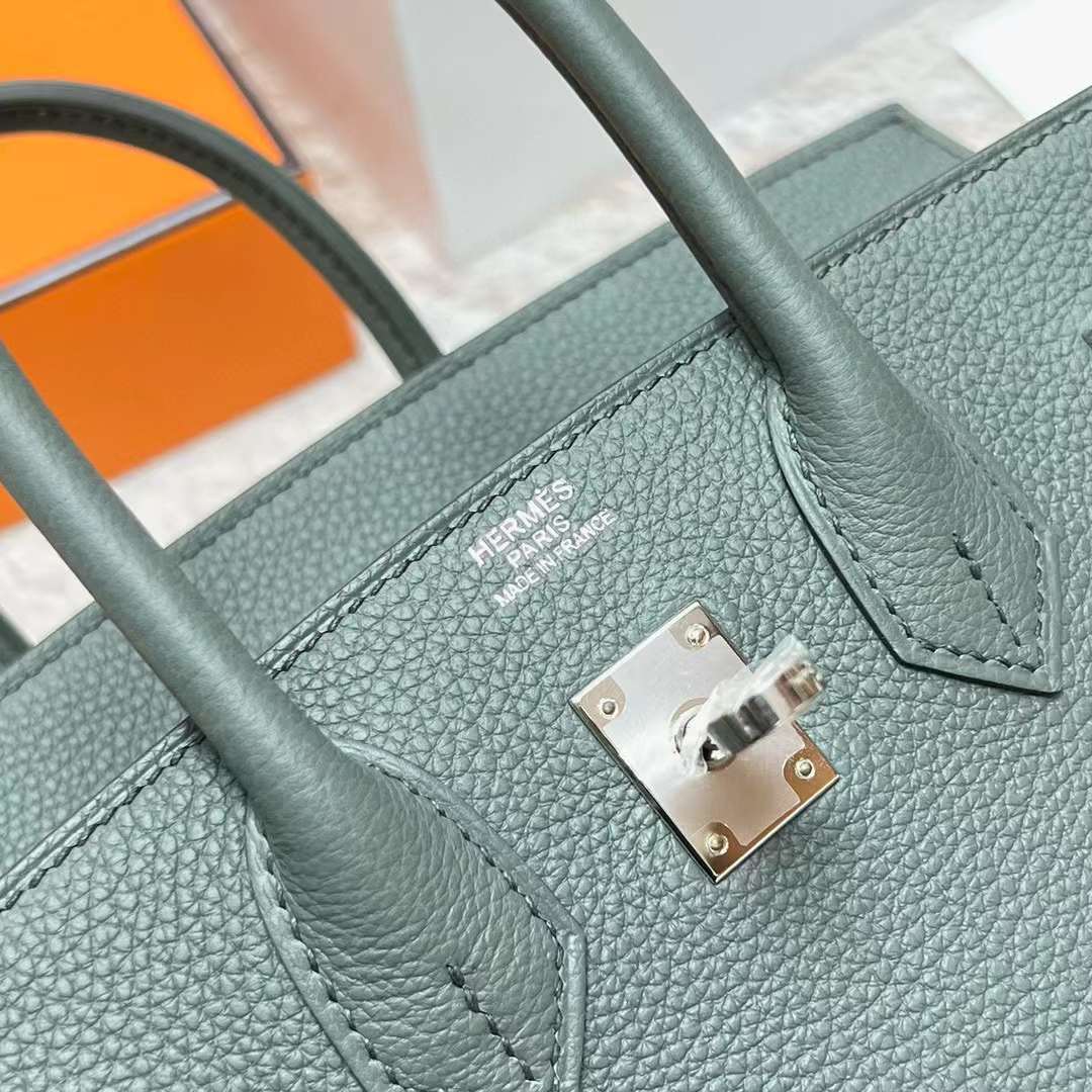 Hermès（爱马仕）Birkin 铂金包 Togo皮 Cc63 杏绿色 银扣 25cm 全手工蜡线缝制 Phw