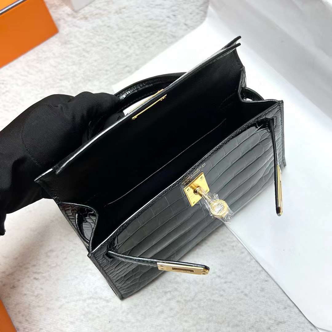 Hermès（爱马仕）Mini Kelly 迷你凯莉 亮面美洲鳄鱼 Shiny Alligator Crocodile Ck89 黑色 金扣 19cm 全手工蜡线缝制 Ghw