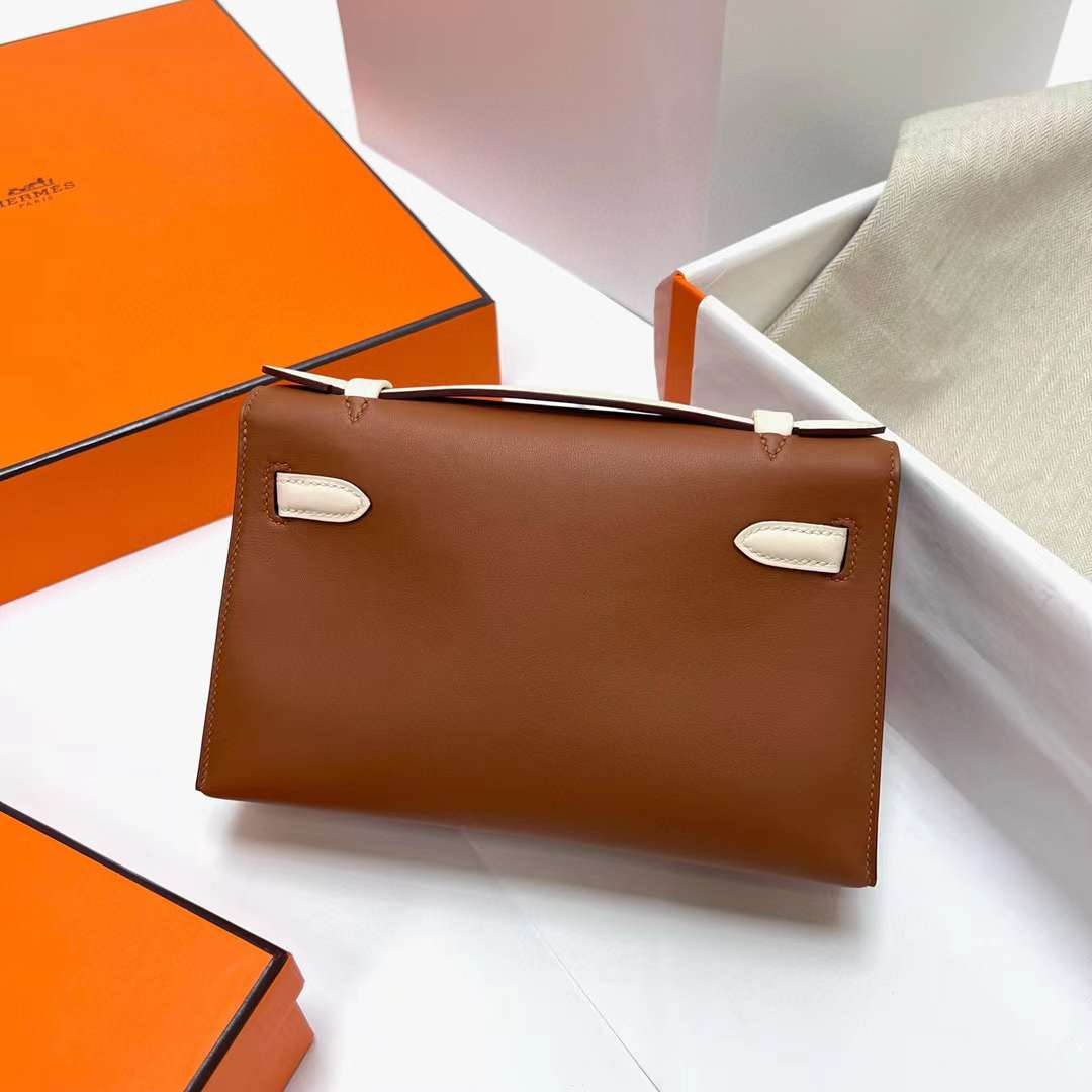 Hermès（爱马仕）Mini Kelly Pochette Swift Ck37 金棕色 拼 i2 奶油白 金扣 22cm 全手工蜡线缝制 Ghw