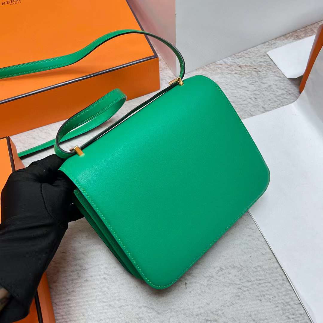 Hermès（爱马仕）Constance 康斯坦斯 Swift 6W 薄荷绿 金扣 19cm 全手工蜡线缝制 Ghw
