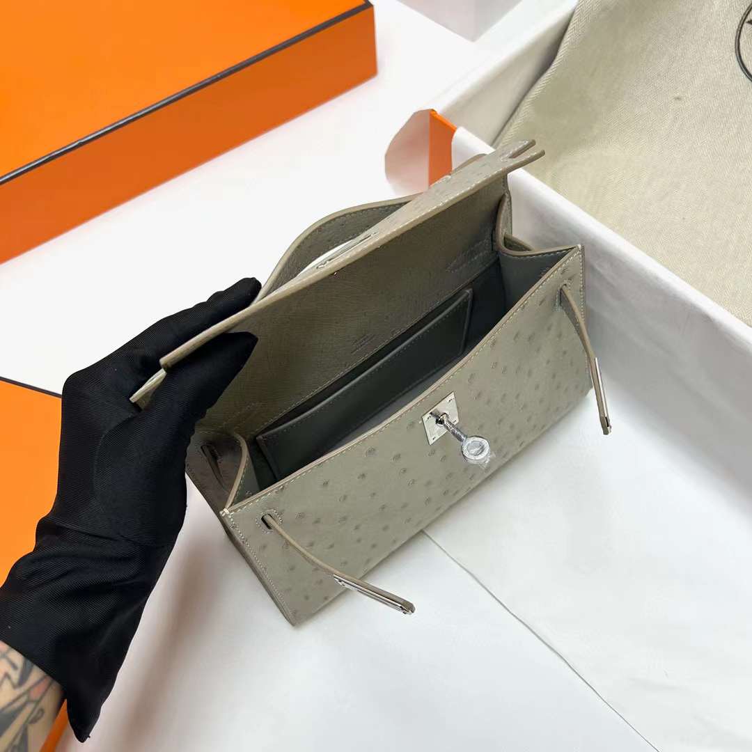 Hermès（爱马仕）Mini Kelly Pochette Ostrich 鸵鸟皮 Ck80 珍珠灰 银扣 22cm 全手工蜡线缝制 Phw
