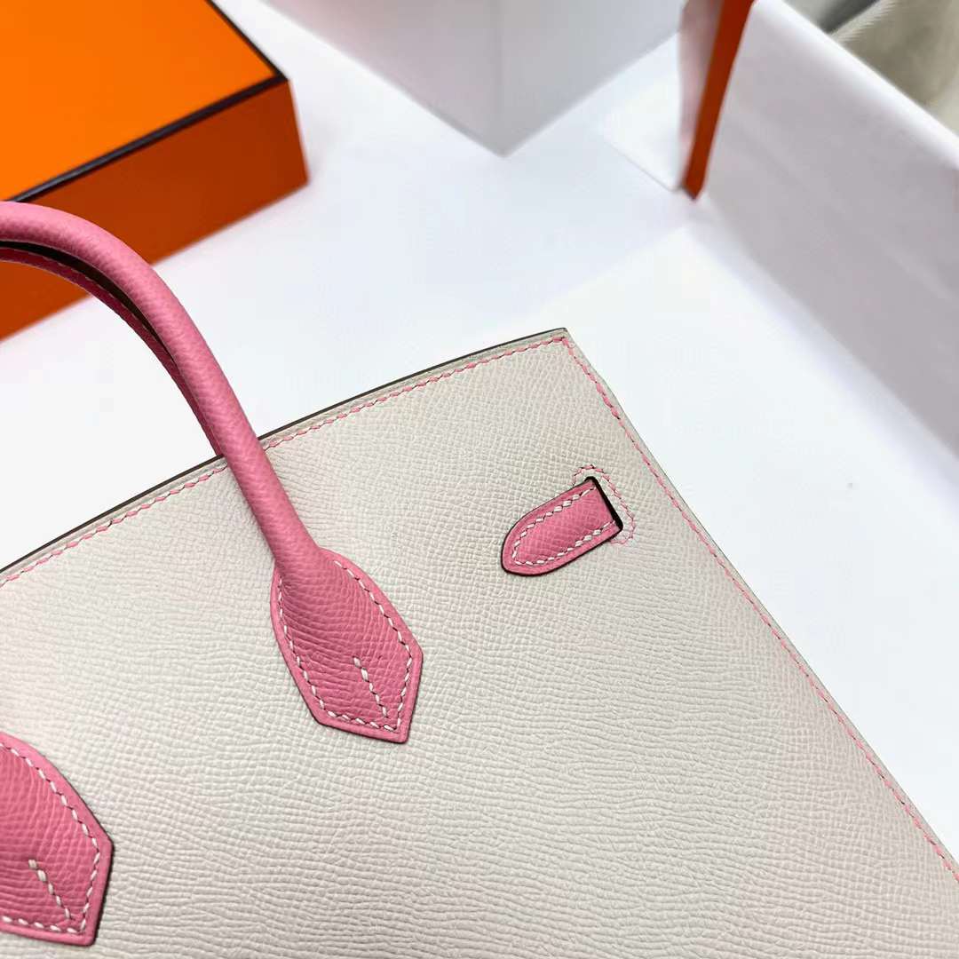 Hermès（爱马仕）Birkin 铂金包 Sellier Epsom Ck10 奶昔白 拼 1Q 奶昔粉 拉丝金扣 25cm 全手工蜡线缝制 Mghw