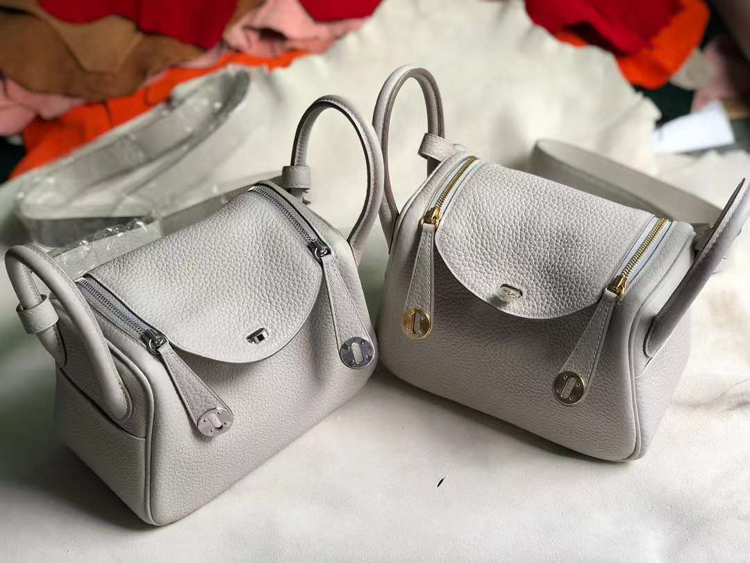 Hermès（爱马仕）Mini Lindy 迷你琳迪包 Clemence 原厂进口大牛皮 Ck80 珍珠灰 金扣 19cm 全手工蜡线缝制 Ghw