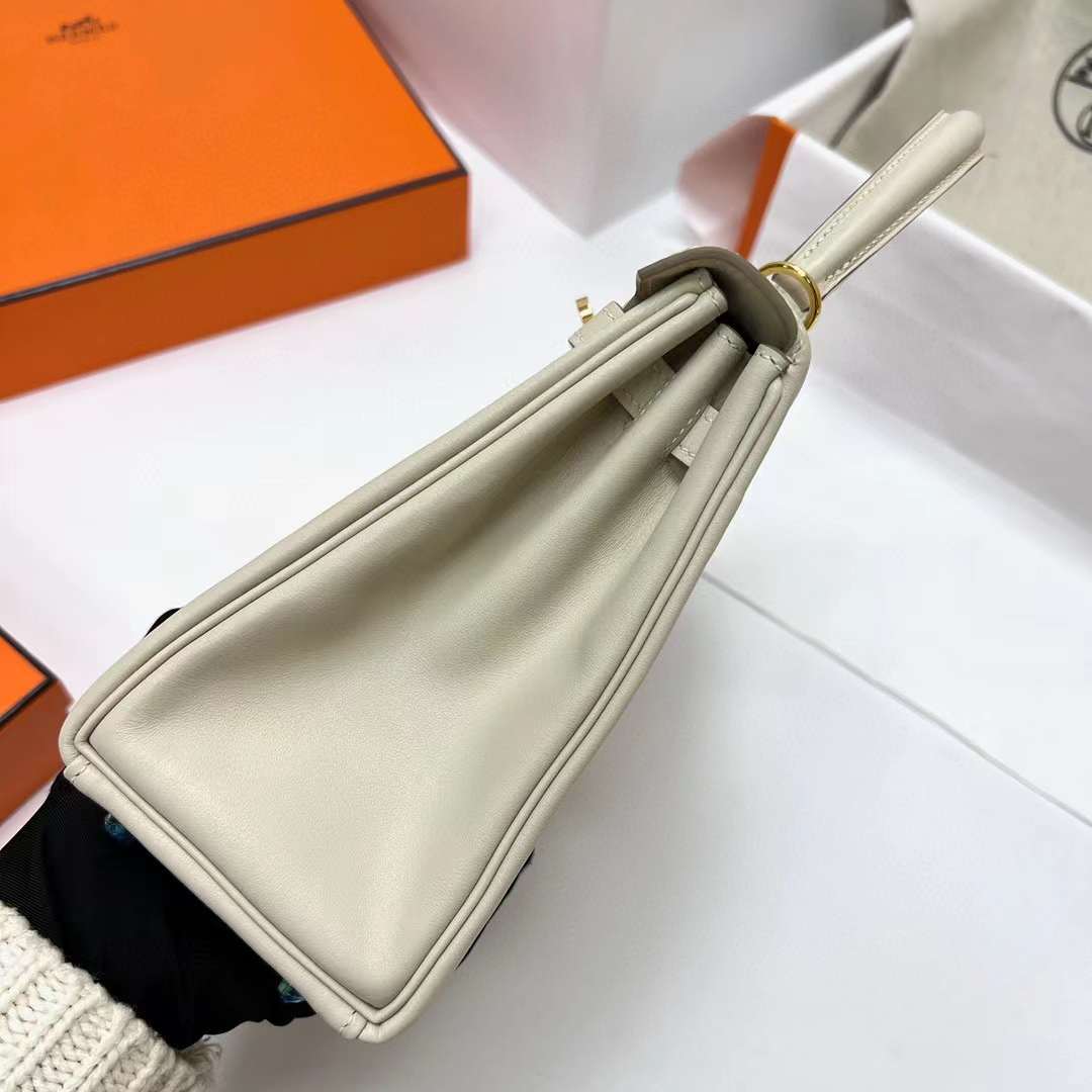 Hermès（爱马仕）Kelly 凯莉包 Swift Ck10 奶昔白 金扣 25cm 全手工蜡线缝制 Ghw