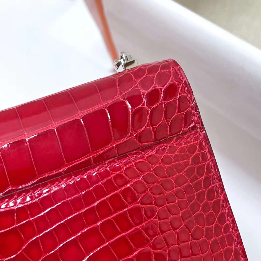 Hermès（爱马仕）Verrou 机枪包 亮面美洲鳄鱼 Ck95 法拉利红 银扣 17.5cm 全手工蜡线缝制 Phw