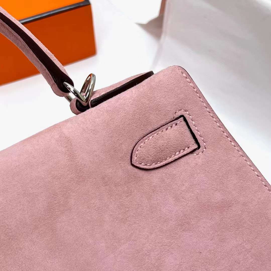 Hermès（爱马仕）Kelly 凯莉包 Suede 进口麂皮 干玫瑰粉 银扣 28cm 全手工蜡线缝制 Phw