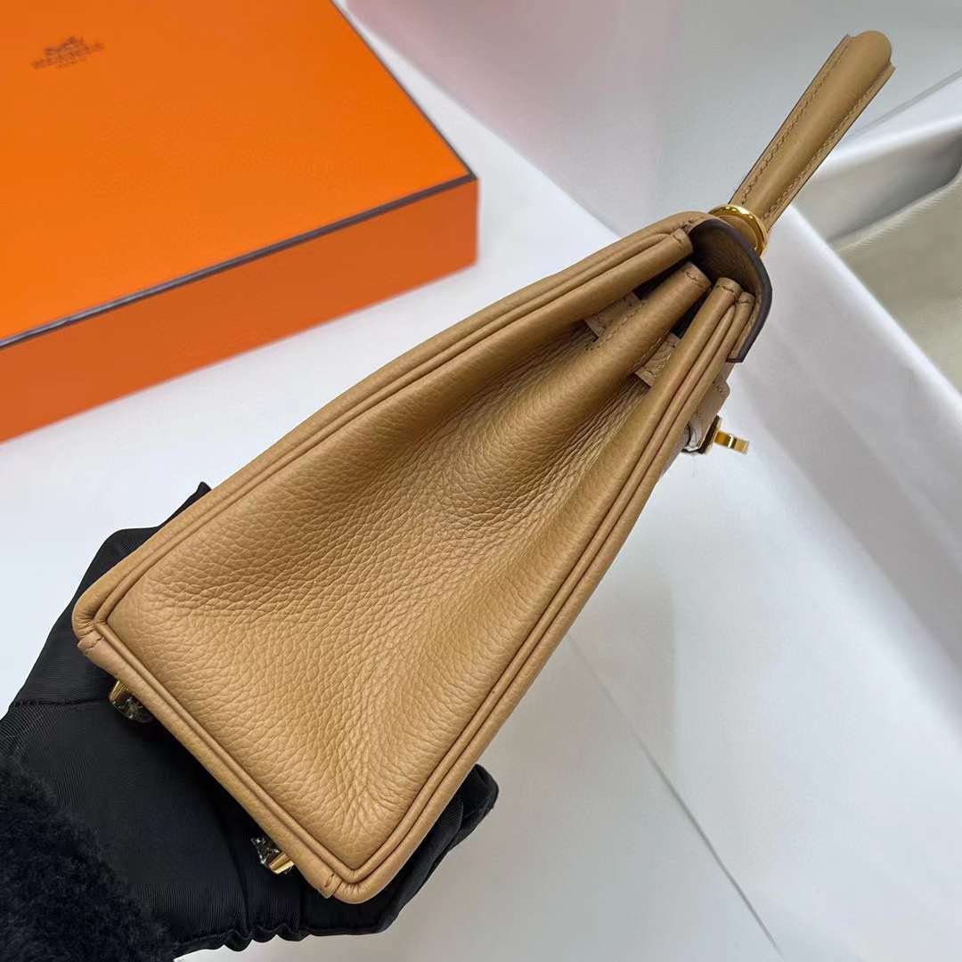 Hermès（爱马仕）Kelly 凯莉包 Togo皮 0M 奶茶色 金扣 25cm 全手工蜡线缝制 Ghw