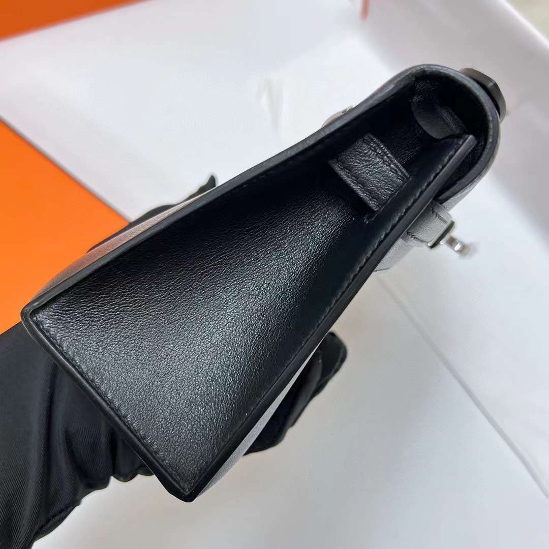 Hermès（爱马仕）Mini Kelly Pochette Swift Ck89 黑色 银扣 22cm 全手工蜡线缝制 Phw