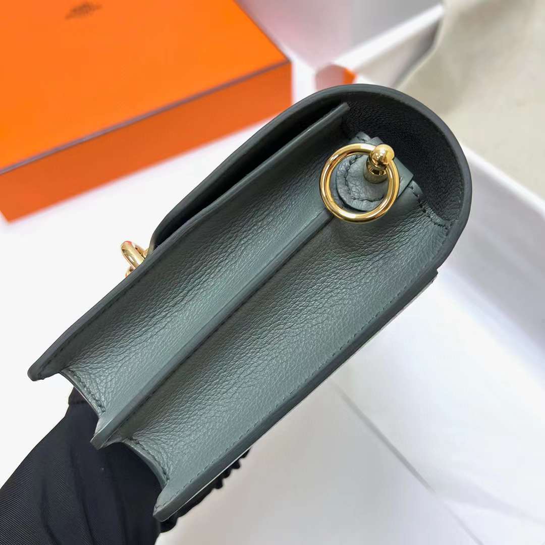 Hermès（爱马仕）Roulis 猪鼻子 Evercolor Cc63 杏绿色 金扣 18cm 全手工蜡线缝制 Ghw