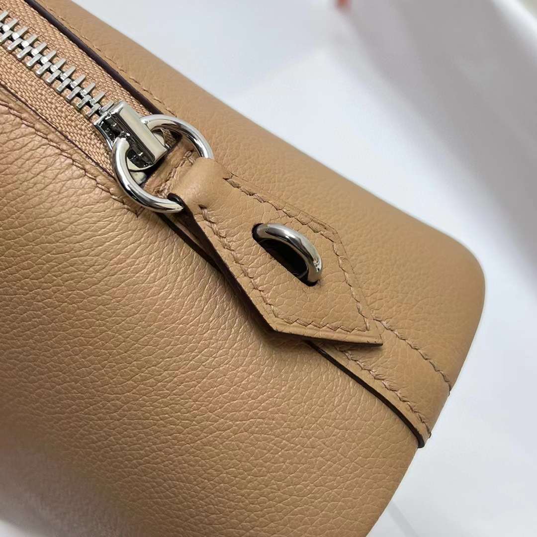 Hermès（爱马仕）Bolide 保龄球包 Evercolor 0M 奶茶色 内拼 X9 锦葵紫 银扣 25cm 全手工蜡线缝制 Phw