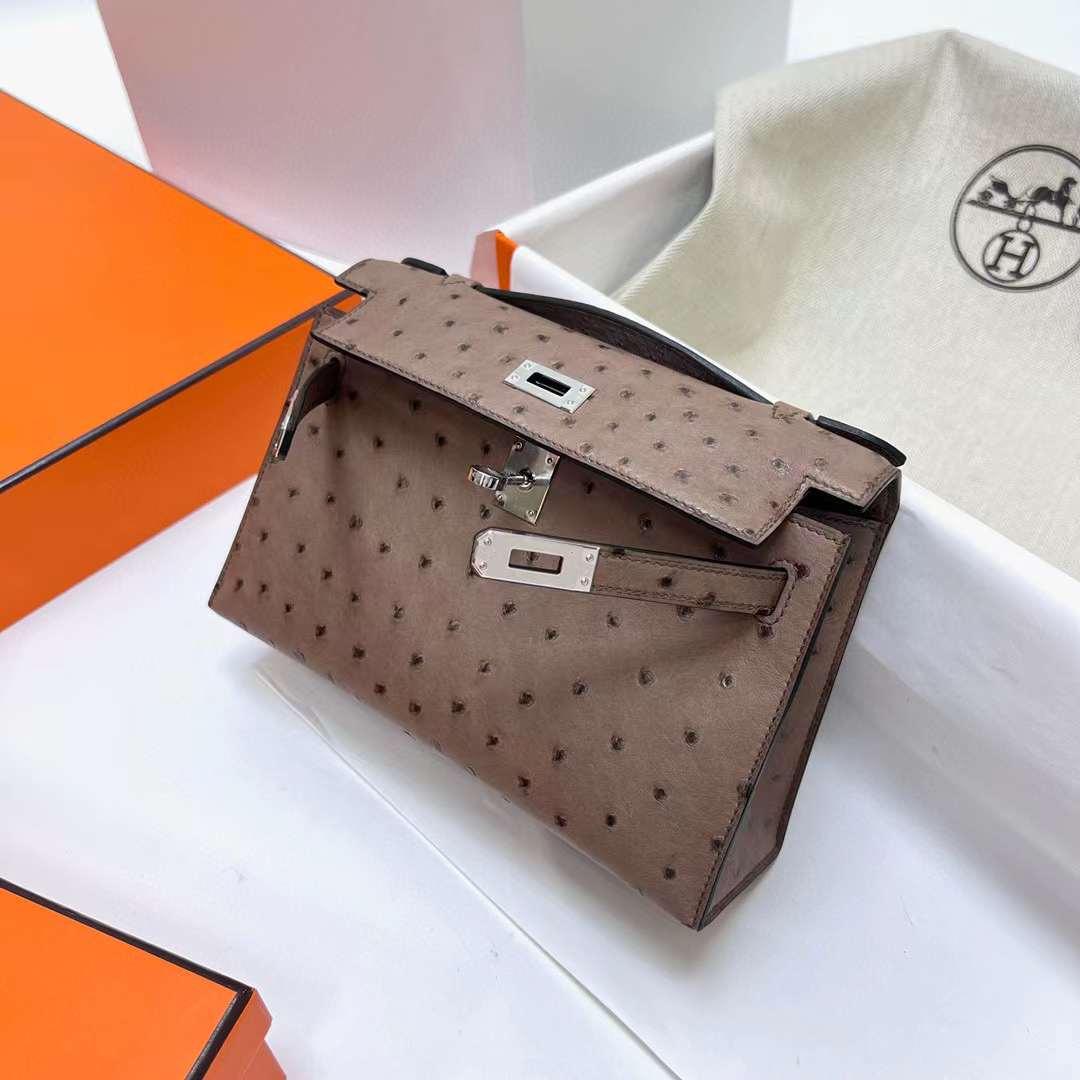 Hermès（爱马仕）Mini Kelly Pochette Ostrich 鸵鸟皮 慕斯灰 银扣 22cm 全手工蜡线缝制 Phw