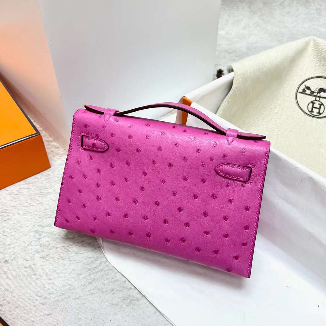 Hermès（爱马仕）Mini Kelly Pochette Ostrich 鸵鸟皮 9i 玉兰粉 银扣 22cm 全手工蜡线缝制 Phw