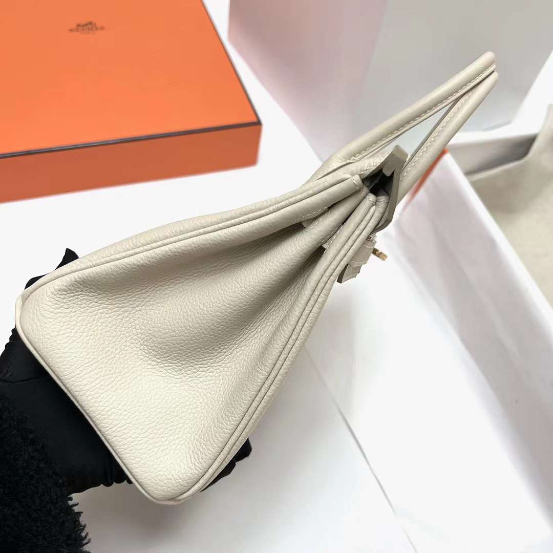Hermès（爱马仕）Birkin 铂金包 Togo皮 Ck10 奶昔白 金扣 25cm 全手工蜡线缝制 Ghw
