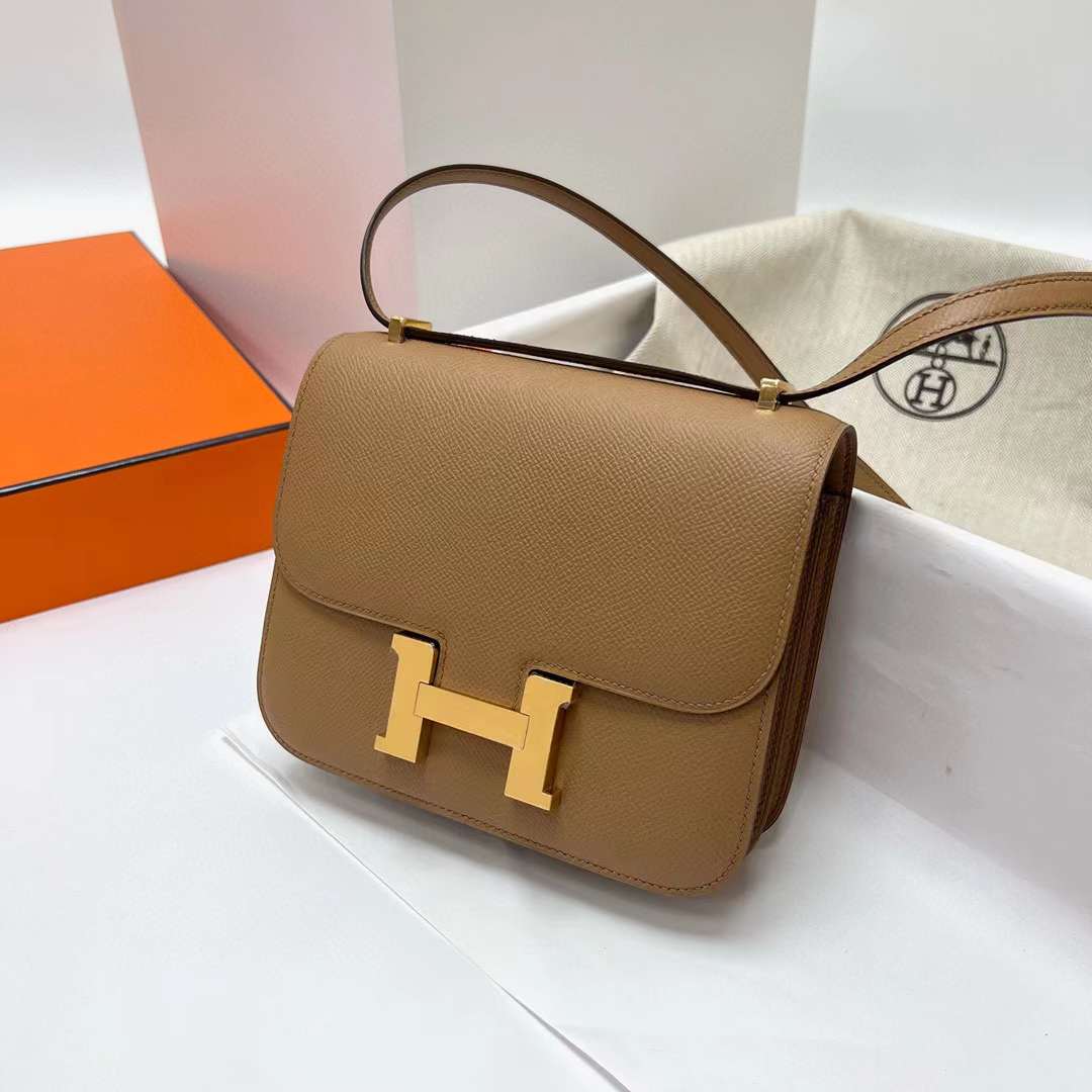 Hermès（爱马仕）Constance 空姐包 Epsom 0M 奶茶色 金扣 19cm 全手工蜡线缝制 Ghw