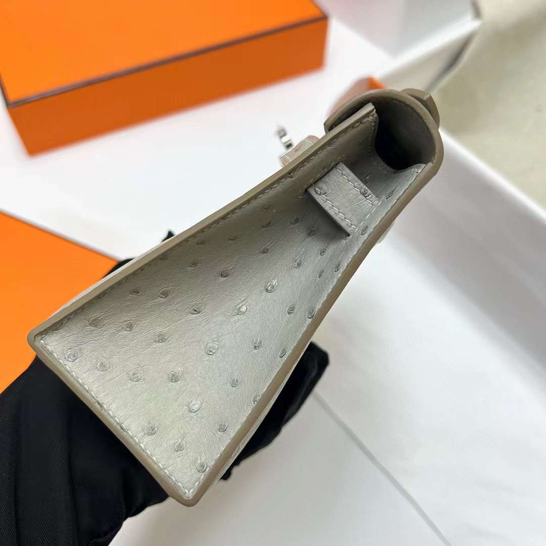 Hermès（爱马仕）Mini Kelly Pochette Ostrich 鸵鸟皮 Ck80 珍珠灰 银扣 22cm 全手工蜡线缝制 Phw
