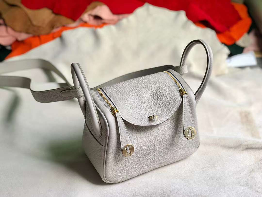 Hermès（爱马仕）Mini Lindy 迷你琳迪包 Clemence 原厂进口大牛皮 Ck80 珍珠灰 金扣 19cm 全手工蜡线缝制 Ghw