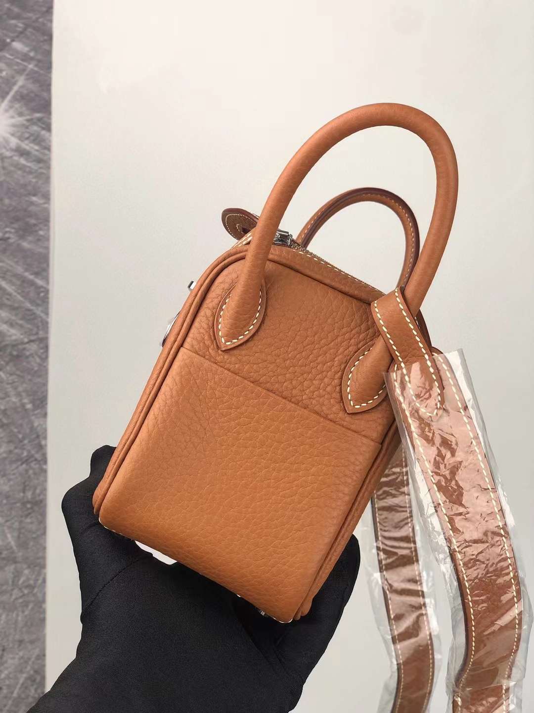 Hermès（爱马仕）Mini Lindy 迷你琳迪包 Clemence 原厂进口大牛皮 Ck37 金棕色 银扣 19cm 全手工蜡线缝制 Phw