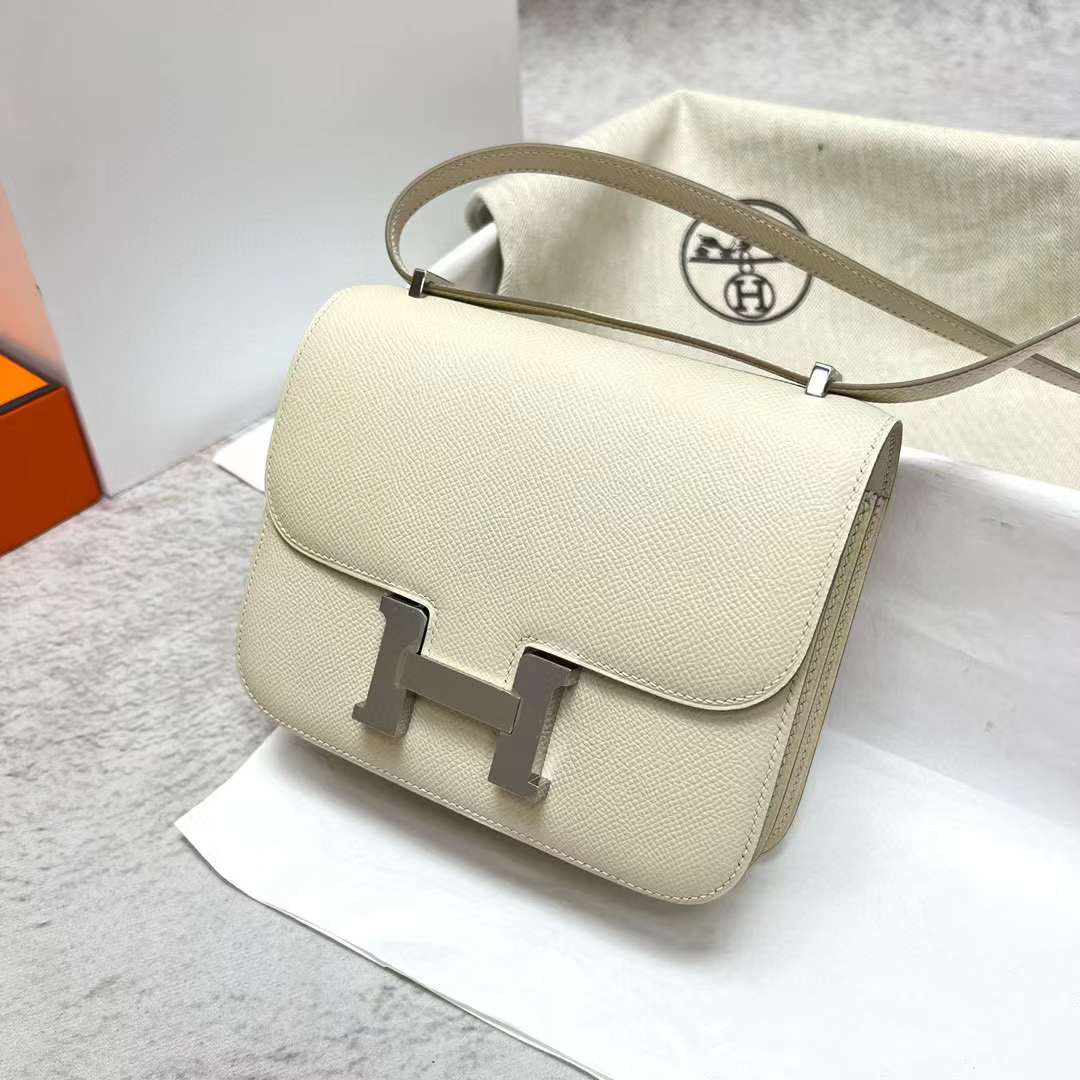 Hermès（爱马仕）Constance 空姐包 Epsom Ck10 奶昔白 银扣 19cm 全手工蜡线缝制 Phw