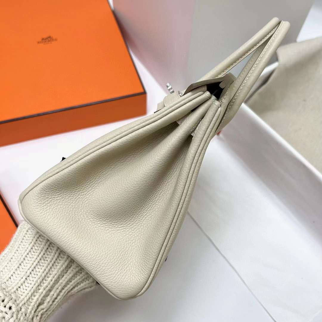 Hermès（爱马仕）Birkin 铂金包 Togo皮 Ck10 奶昔白 银扣 25cm 全手工蜡线缝制 Phw