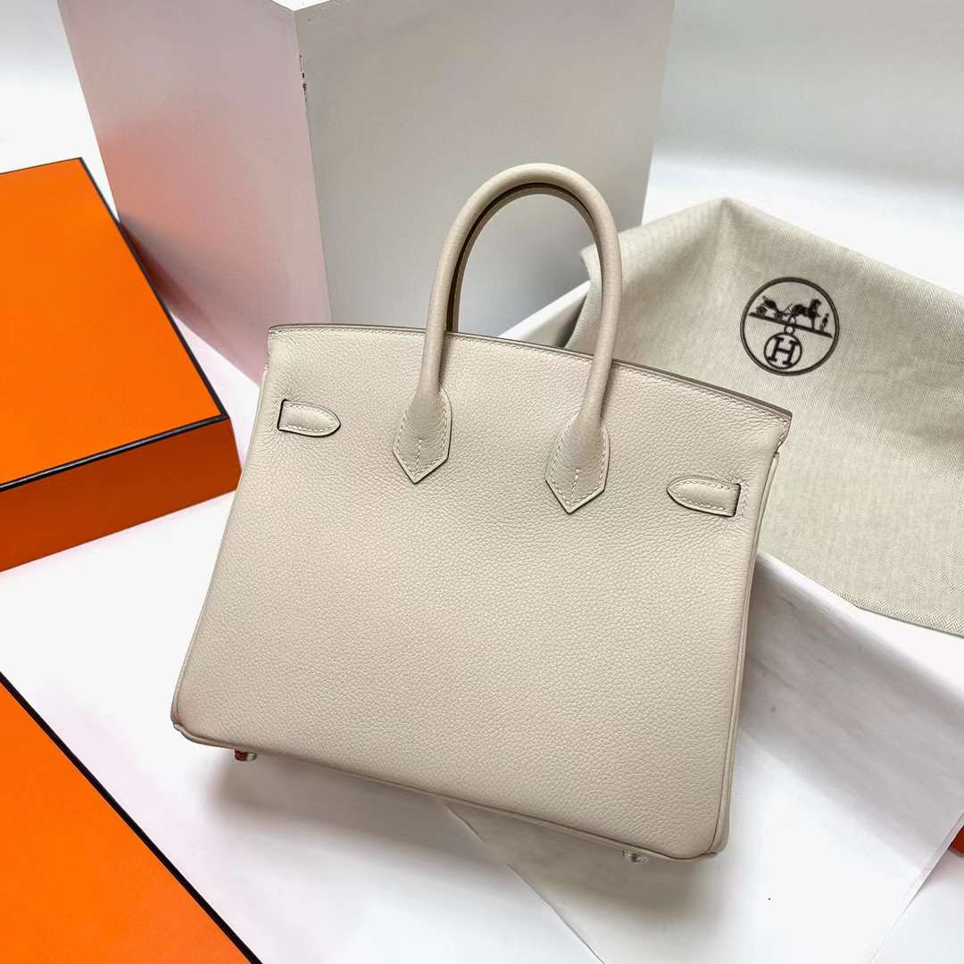 Hermès（爱马仕）Birkin 铂金包 Togo皮 Ck10 奶昔白 银扣 25cm 全手工蜡线缝制 Phw