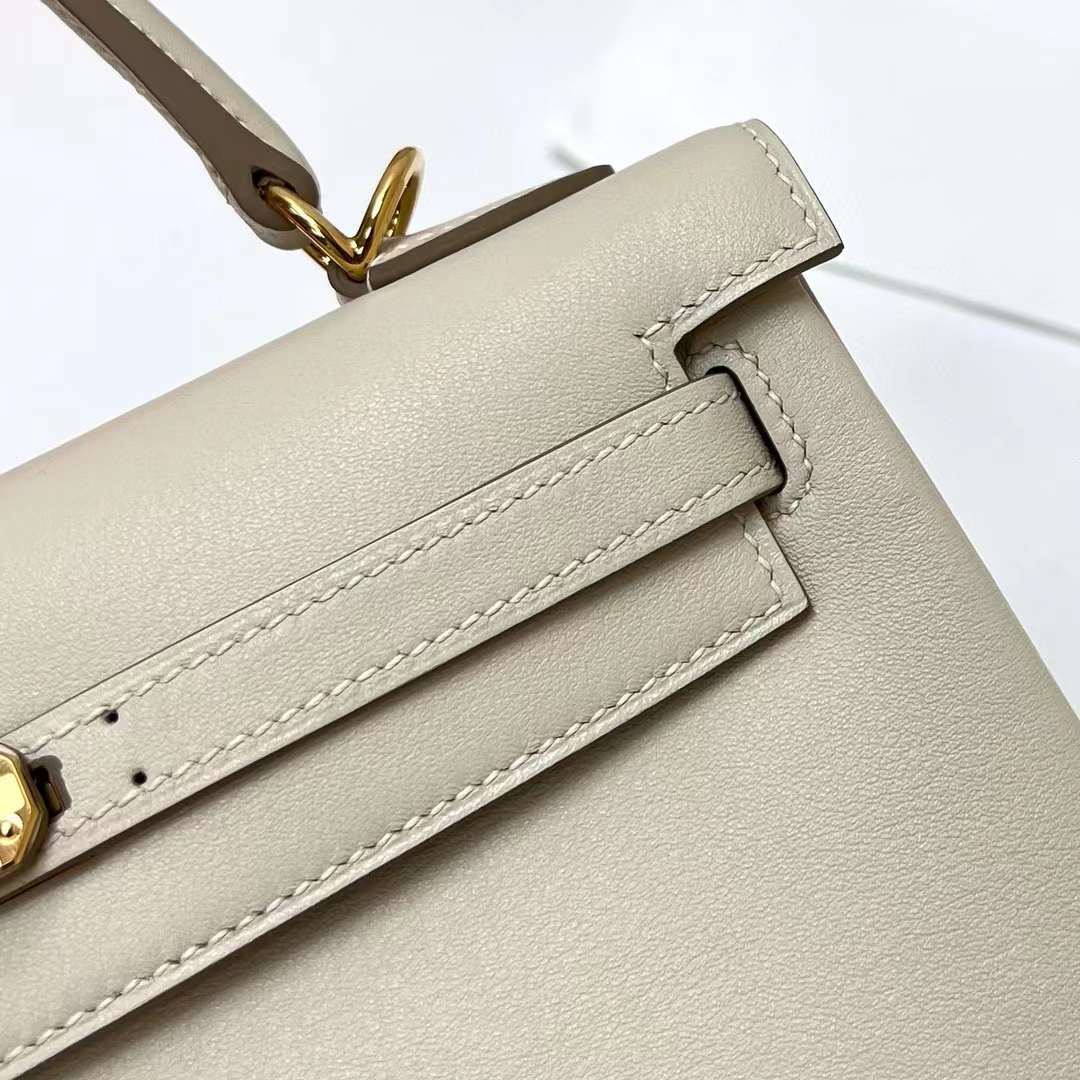 Hermès（爱马仕）Kelly 凯莉包 Swift Ck10 奶昔白 金扣 25cm 全手工蜡线缝制 Ghw