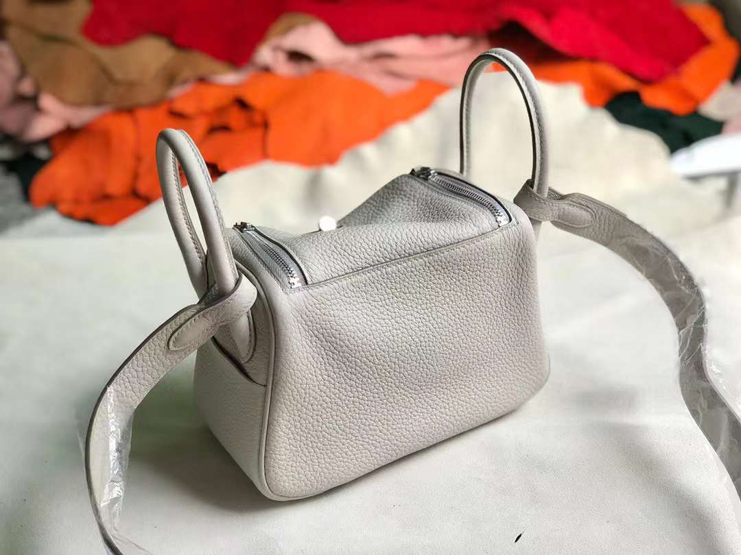 Hermès（爱马仕）Mini Lindy 迷你琳迪包 Clemence 原厂进口大牛皮 Ck80 珍珠灰 银扣 19cm 全手工蜡线缝制 Phw