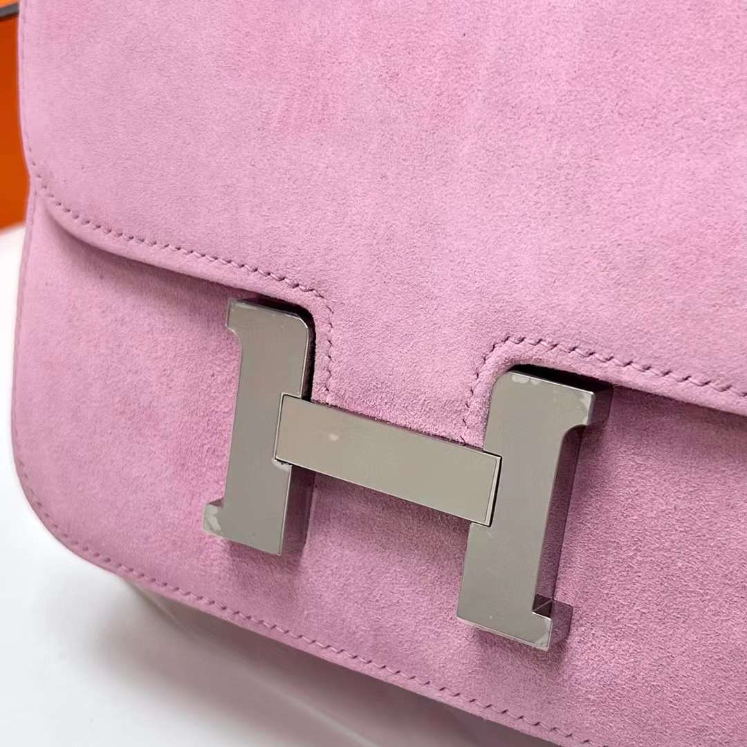 Hermès（爱马仕）Constance 空姐包 Suede 进口麂皮 玫瑰粉 银扣 19cm 全手工蜡线缝制 Phw