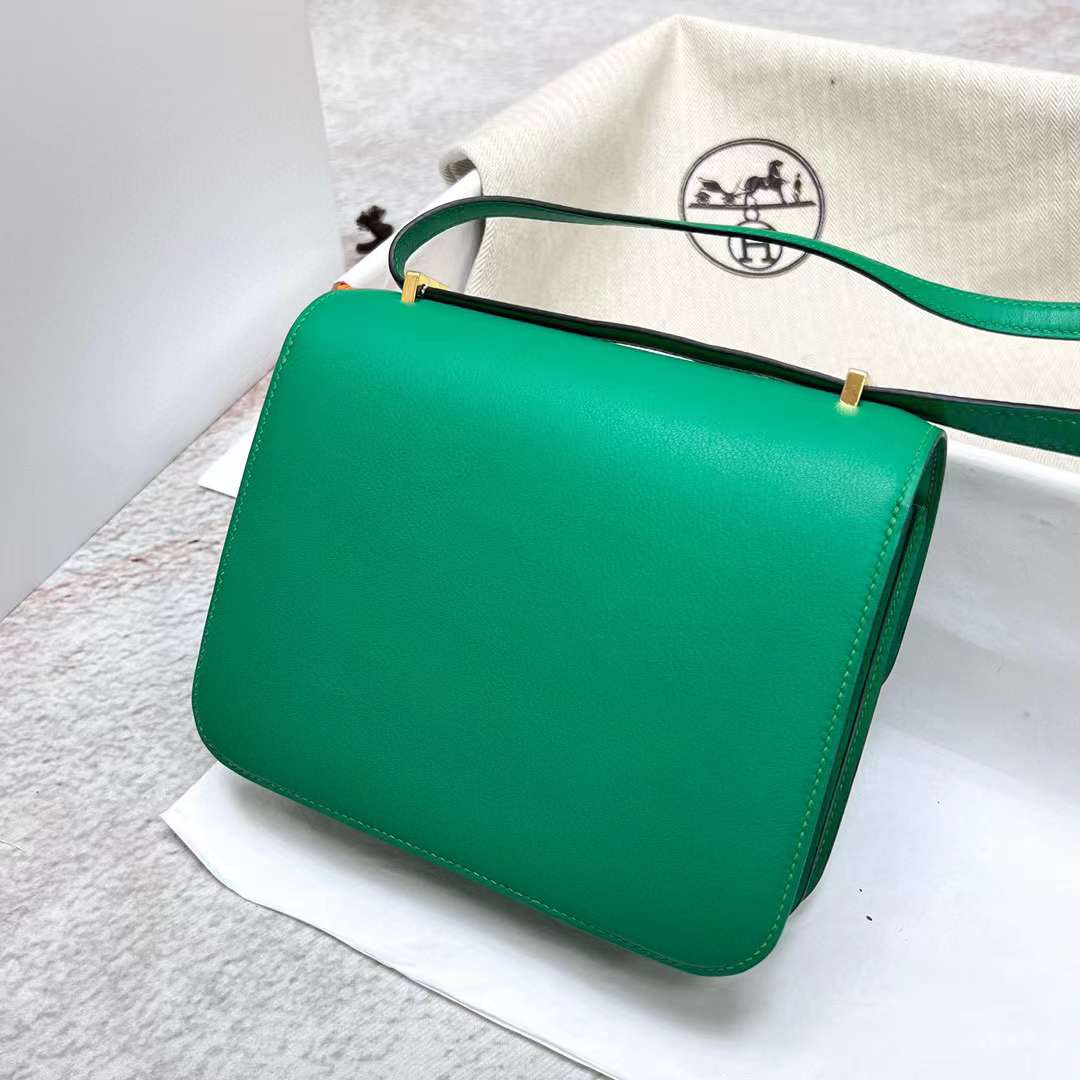 Hermès（爱马仕）Constance 康斯坦斯 Swift 6W 薄荷绿 金扣 19cm 全手工蜡线缝制 Ghw