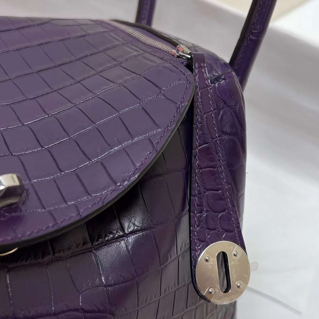 Hermès（爱马仕）Lindy 琳迪包 雾面尼罗鳄鱼 Matte Nilo Crocodile Ck95 葡萄紫 银扣 26cm 全手工蜡线缝制 Phw