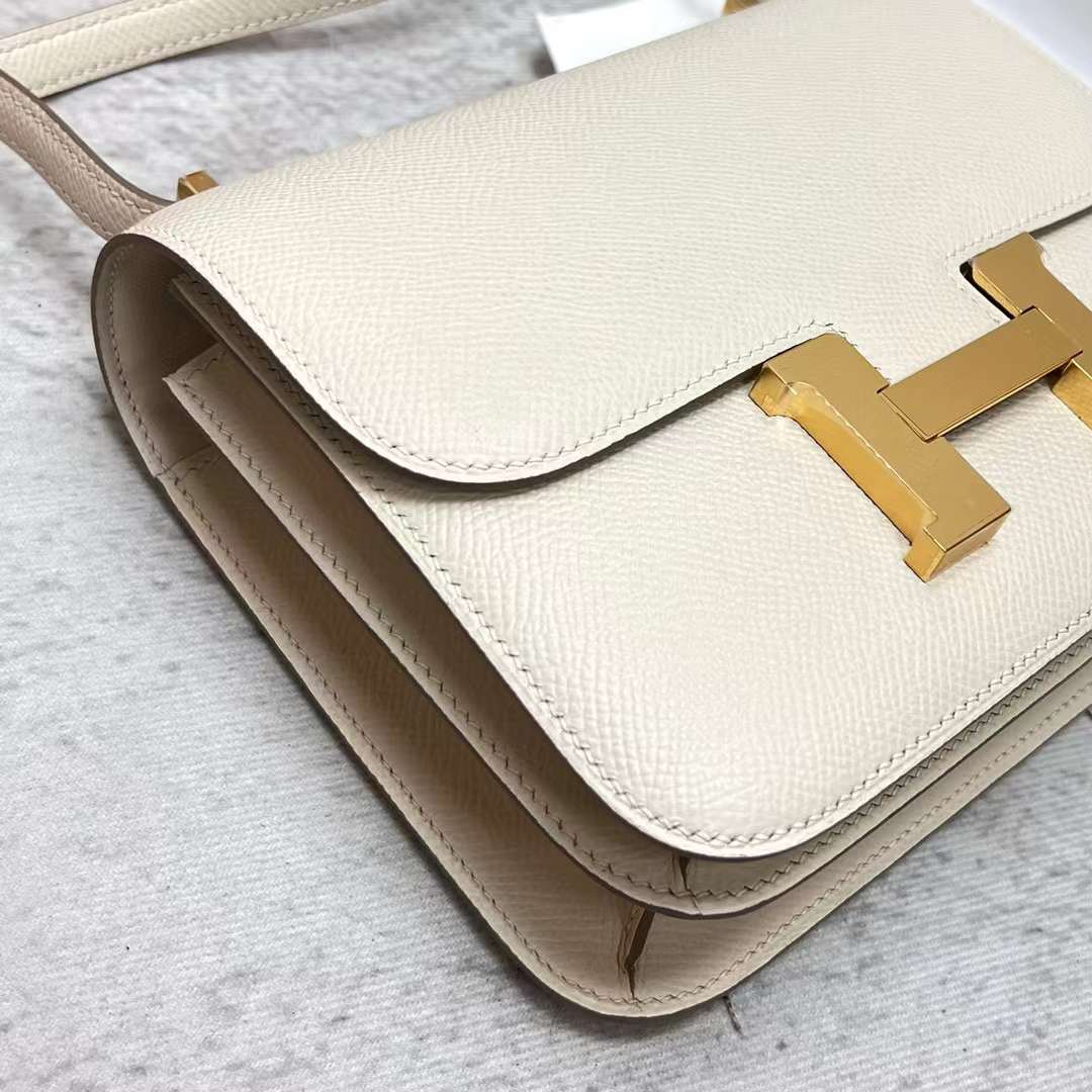 Hermès（爱马仕）Constance 康斯坦斯 19-1 Epsom Ck10 奶昔白 金扣 19cm 全手工蜡线缝制 Ghw