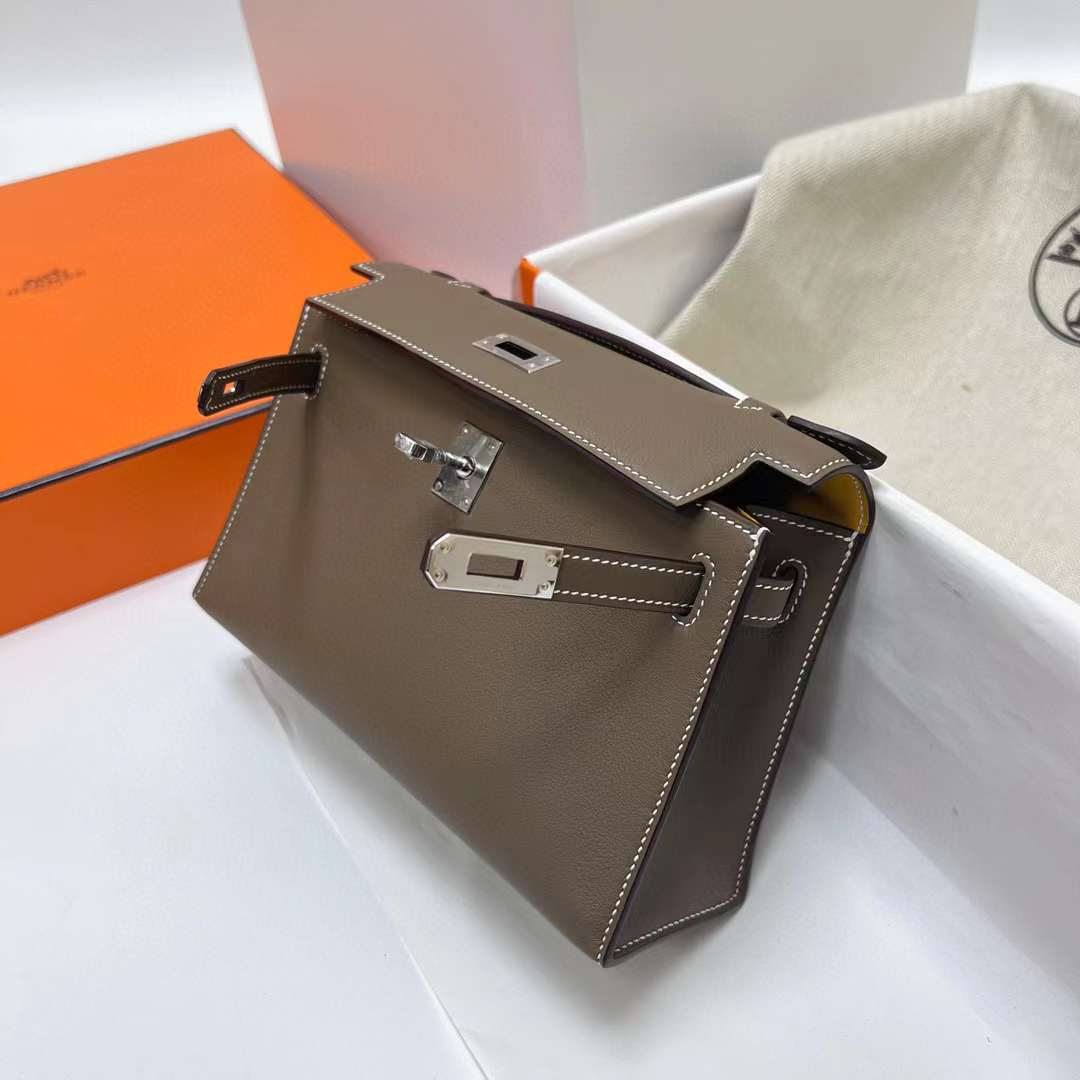 Hermès（爱马仕）Mini Kelly Pochette Swift Ck18 大象灰 内拼 9D 琥珀黄 银扣 22cm 全手工蜡线缝制 phw