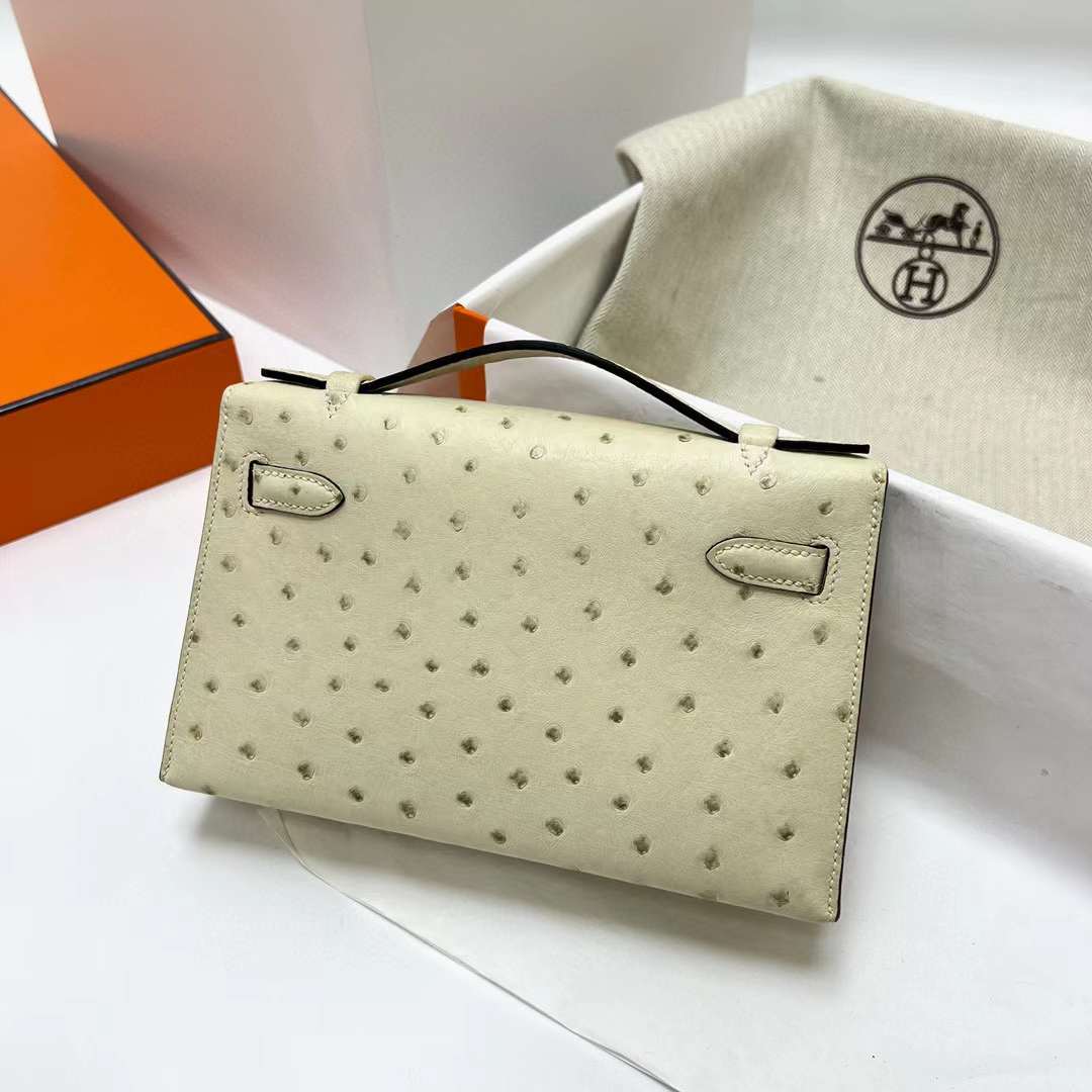 Hermès（爱马仕）Mini Kelly Pochette Ostrich 鸵鸟皮 3C 羊毛白 银扣 22cm 全手工蜡线缝制 Phw