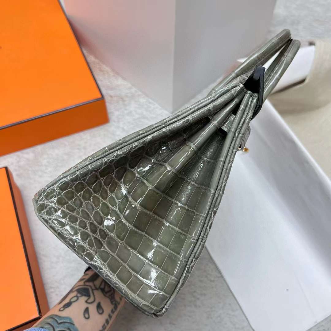 Hermès（爱马仕）Birkin 铂金包 亮面尼罗鳄鱼 Shiny Nilo Crocodile Ck81 斑鸠灰 金扣 25cm 全手工蜡线缝制 Ghw