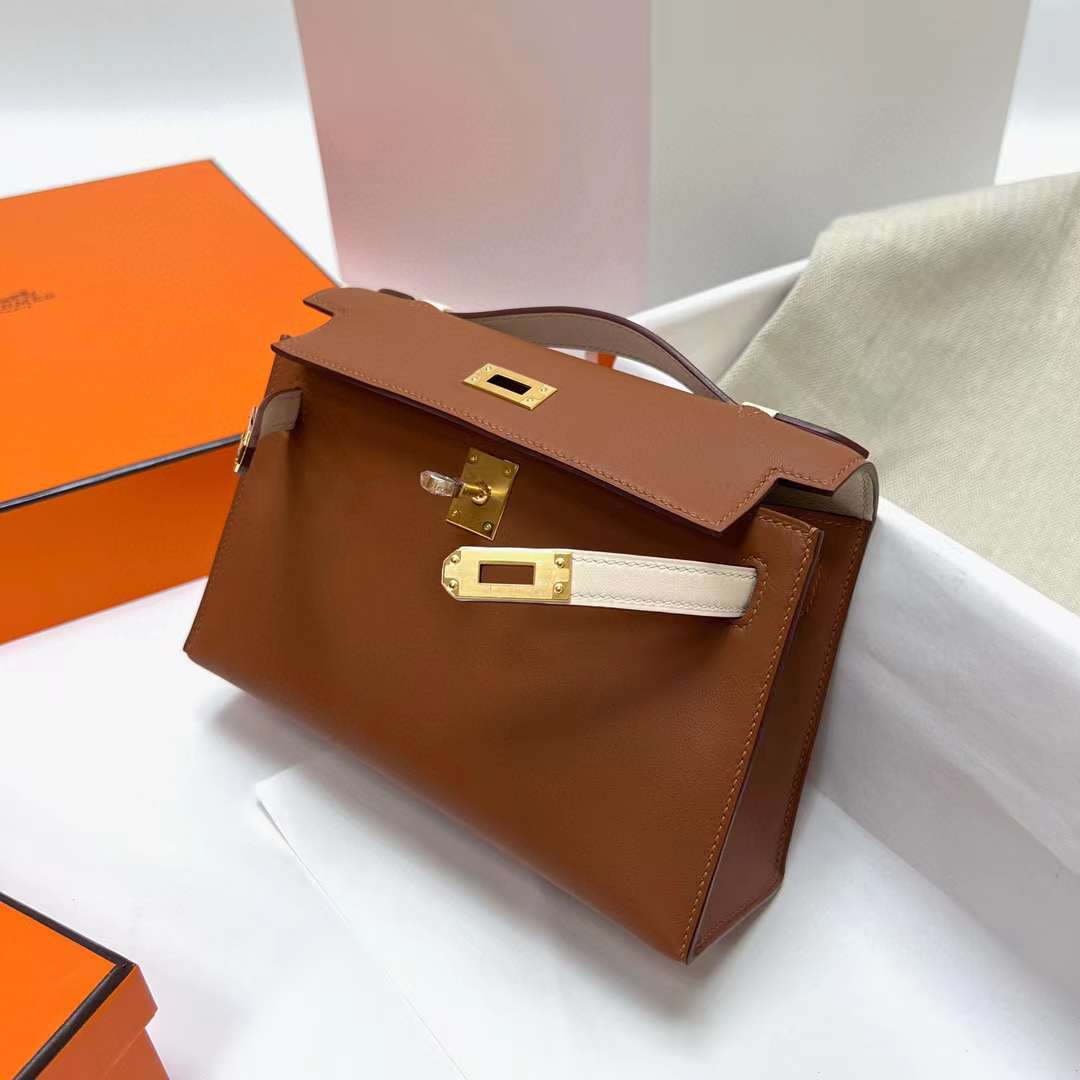 Hermès（爱马仕）Mini Kelly Pochette Swift Ck37 金棕色 拼 i2 奶油白 金扣 22cm 全手工蜡线缝制 Ghw