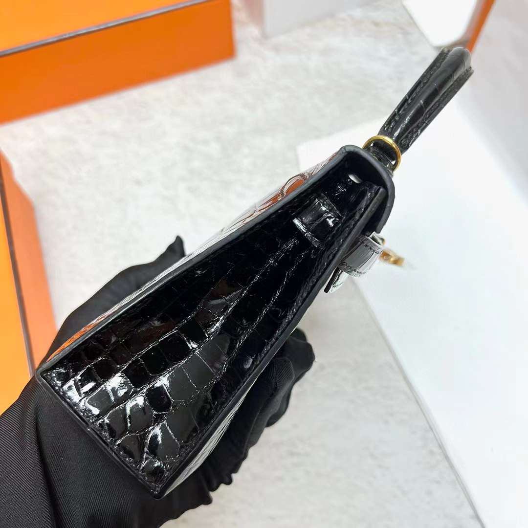 Hermès（爱马仕）Mini Kelly 迷你凯莉 亮面美洲鳄鱼 Shiny Alligator Crocodile Ck89 黑色 金扣 19cm 全手工蜡线缝制 Ghw