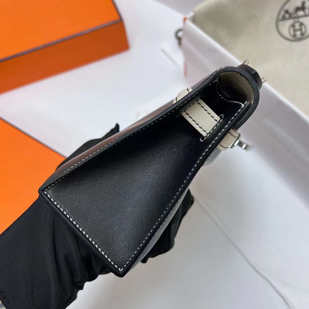 Hermès（爱马仕）Mini Kelly Pochette Swift Ck89 黑色 拼 Ck10 奶昔白 银扣 22cm 全手工蜡线缝制 Phw
