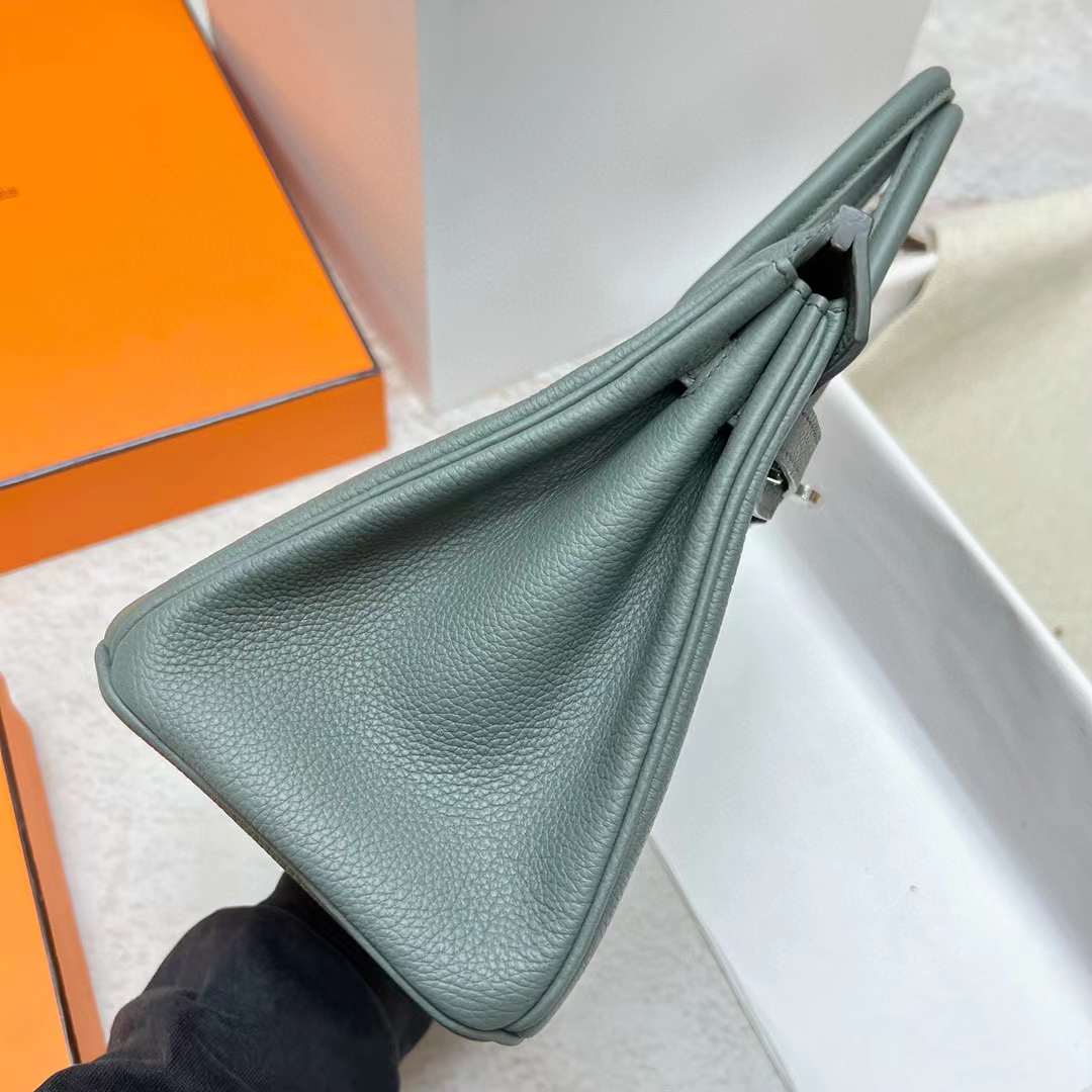Hermès（爱马仕）Birkin 铂金包 Togo皮 Cc63 杏绿色 银扣 25cm 全手工蜡线缝制 Phw