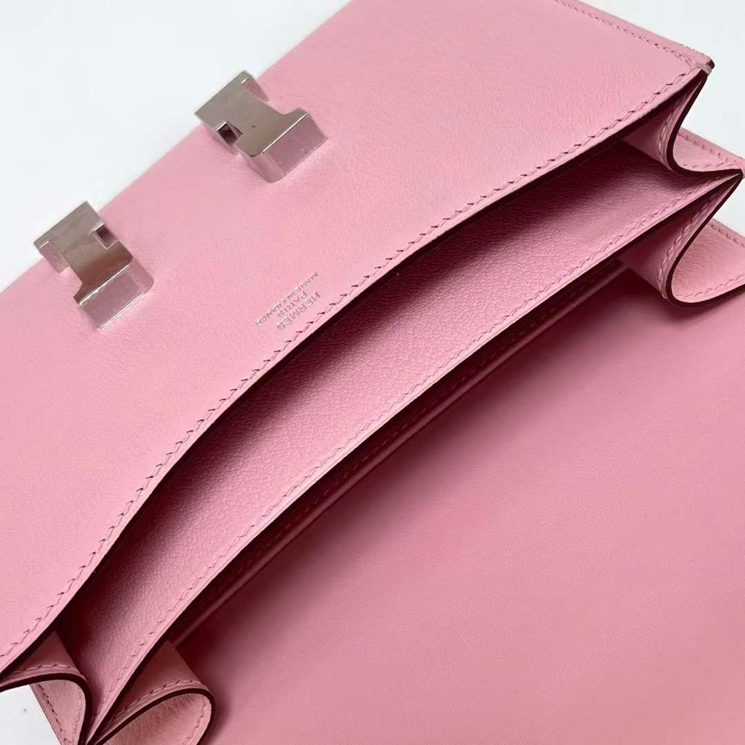 Hermès（爱马仕）Constance 空姐包 Chevre 进口山羊皮 3Q 新粉色 银扣 19cm 全手工蜡线缝制 Phw