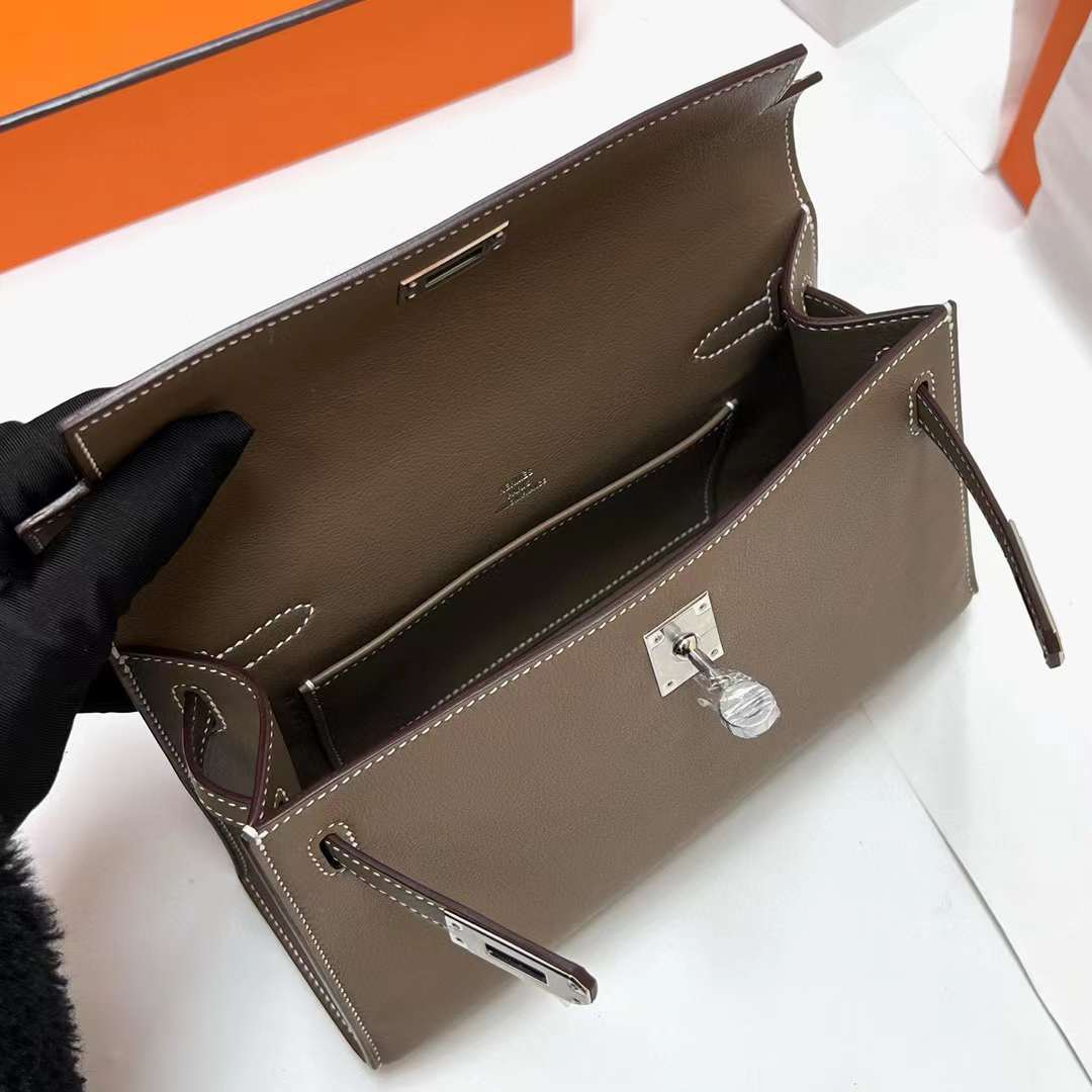 Hermès（爱马仕）Mini Kelly Pochette Swift Ck18 大象灰 银扣 22cm 全手工蜡线缝制 phw