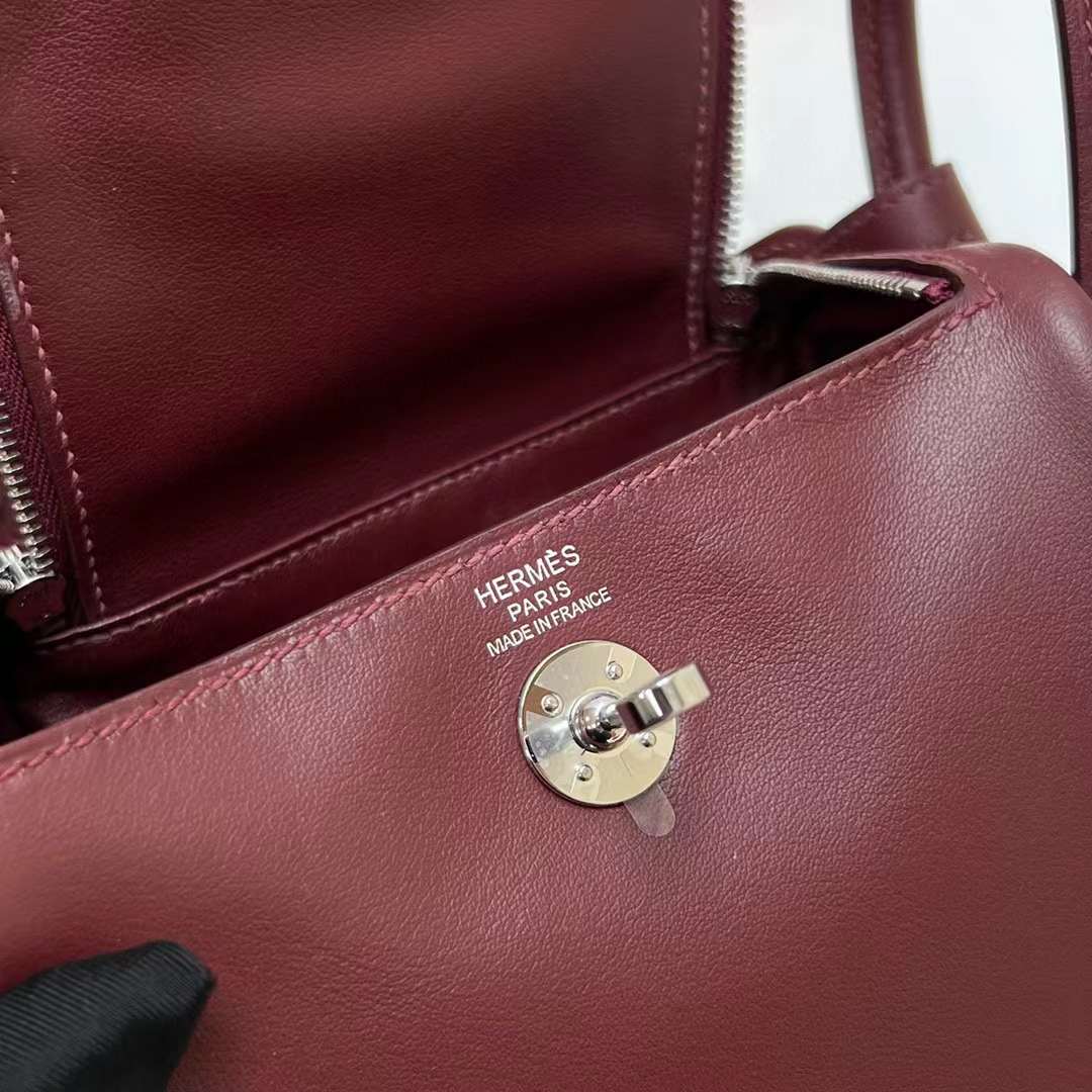 Hermès（爱马仕）Mini Lindy 迷你琳迪包 Swift Ck55 爱马仕红 银扣 19cm 全手工蜡线缝制 Phw