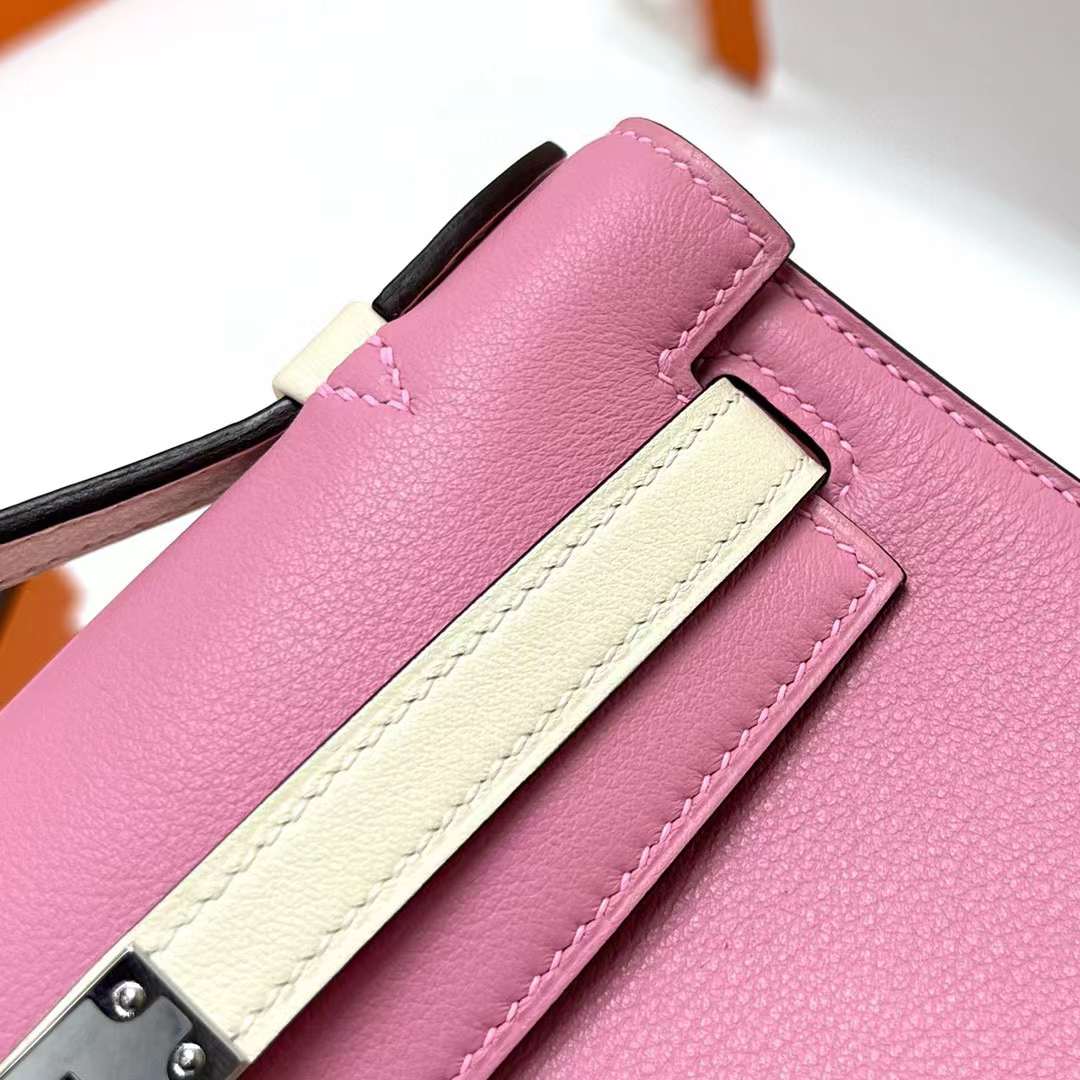 Hermès（爱马仕）Mini Kelly Pochette Swift 5P 樱花粉 内拼 i2 奶油白 银扣 22cm 全手工蜡线缝制 Phw