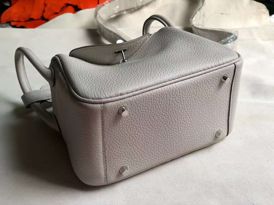 Hermès（爱马仕）Mini Lindy 迷你琳迪包 Clemence 原厂进口大牛皮 Ck80 珍珠灰 银扣 19cm 全手工蜡线缝制 Phw