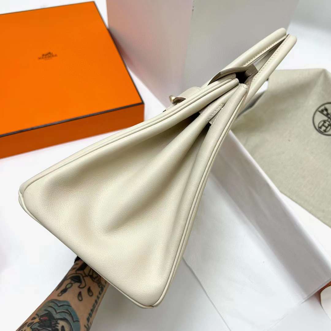 Hermès（爱马仕）Birkin 铂金包 Swift皮 Ck10 奶昔白 金扣 30cm 全手工蜡线缝制 Ghw