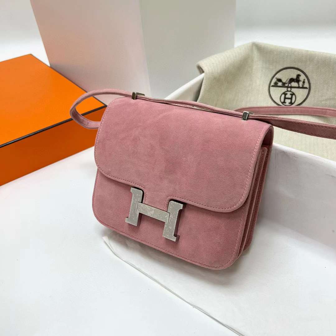 Hermès（爱马仕）Constance 空姐包 Suede 进口麂皮 干玫瑰粉 银扣 19cm 全手工蜡线缝制 Phw