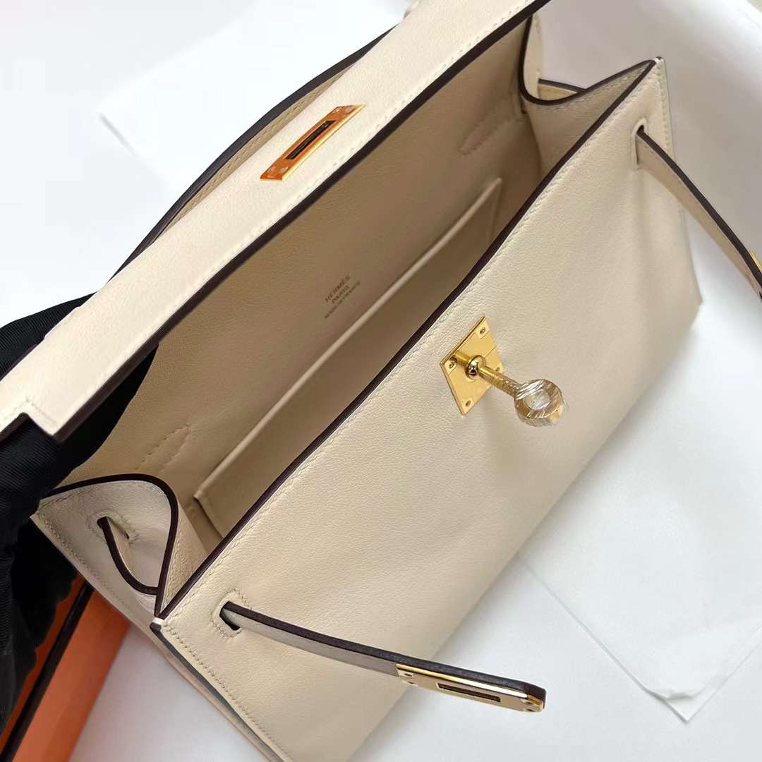 Hermès（爱马仕）Mini Kelly Pochette Swift i2 奶油白 金扣 22cm 全手工蜡线缝制 Ghw